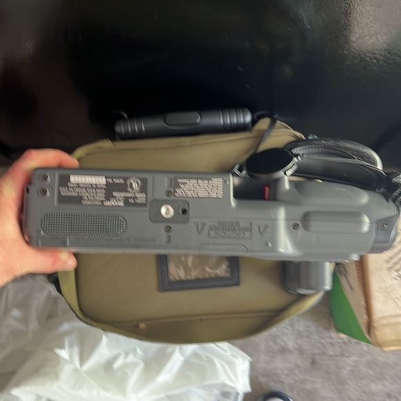 📹📼 Vintage Sharp Slim Cam Camcorder that still works as if this was ‘96 again. - Picture 8 of 15